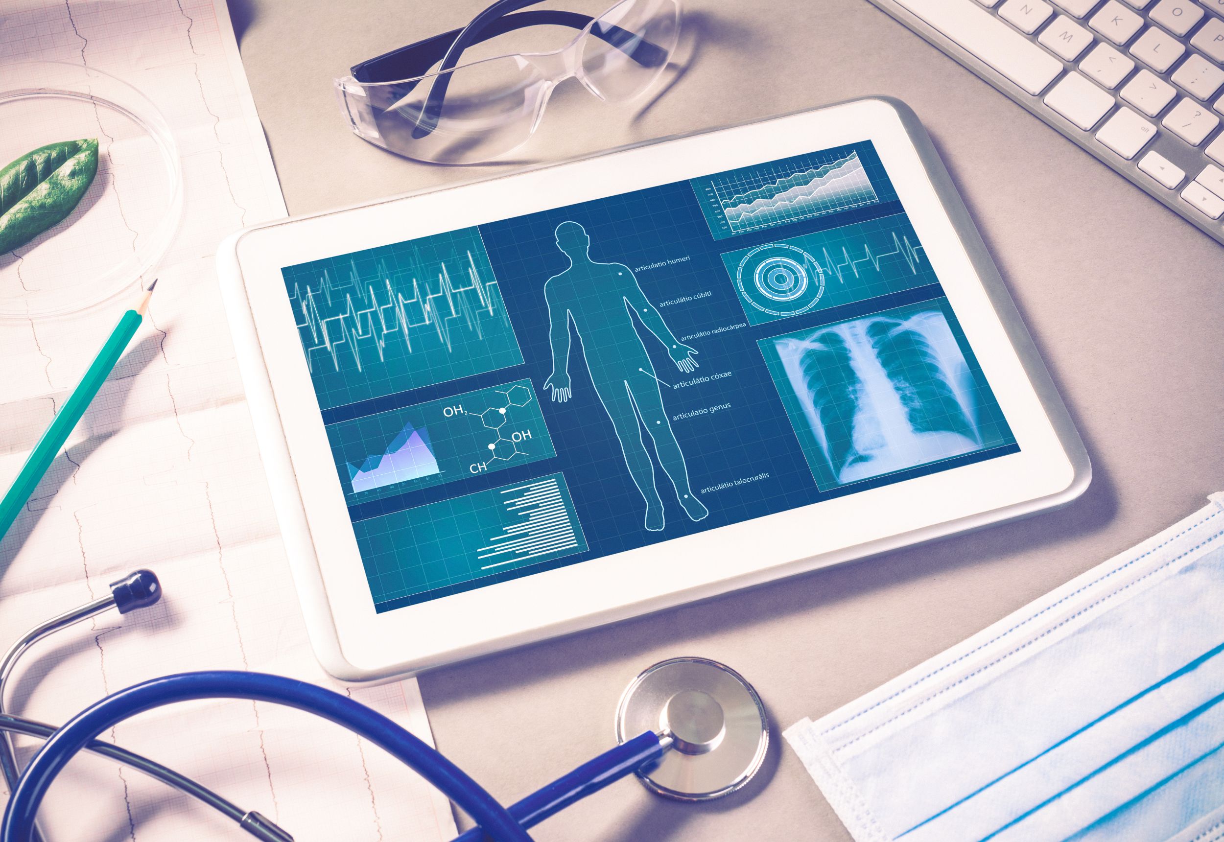 Digitale Technologien in der Medizin, sichtbar auf einem Tablet.